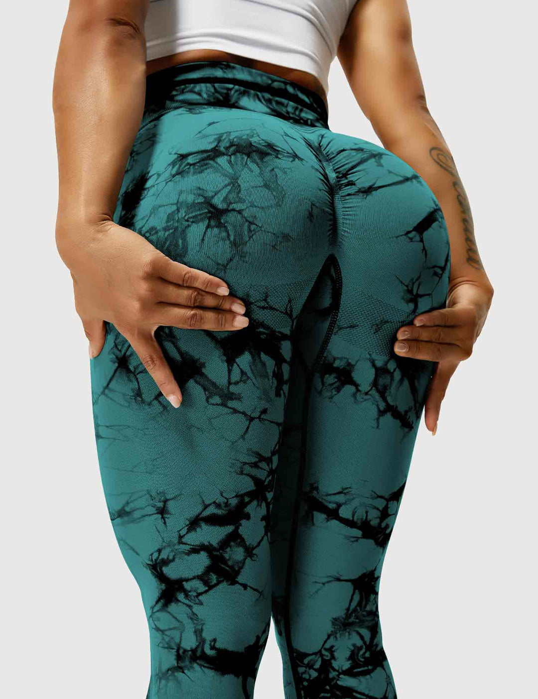 PROFESSIONAL TIE DYE - High-Waisted Scrunch Butt Leggings