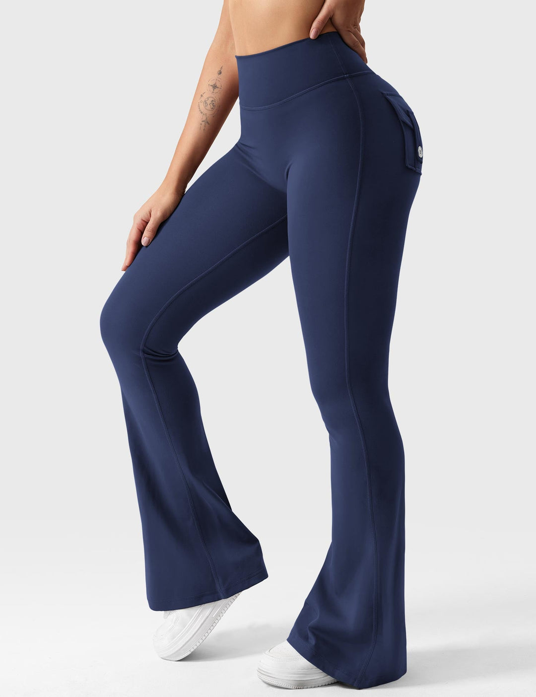 LuxeFit High-Waisted Flared Leggings – Sculpting & Supportive with Cargo Pockets